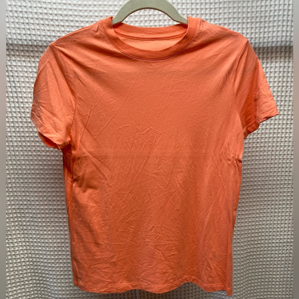 LIKE NEW CORAL T SHIRT